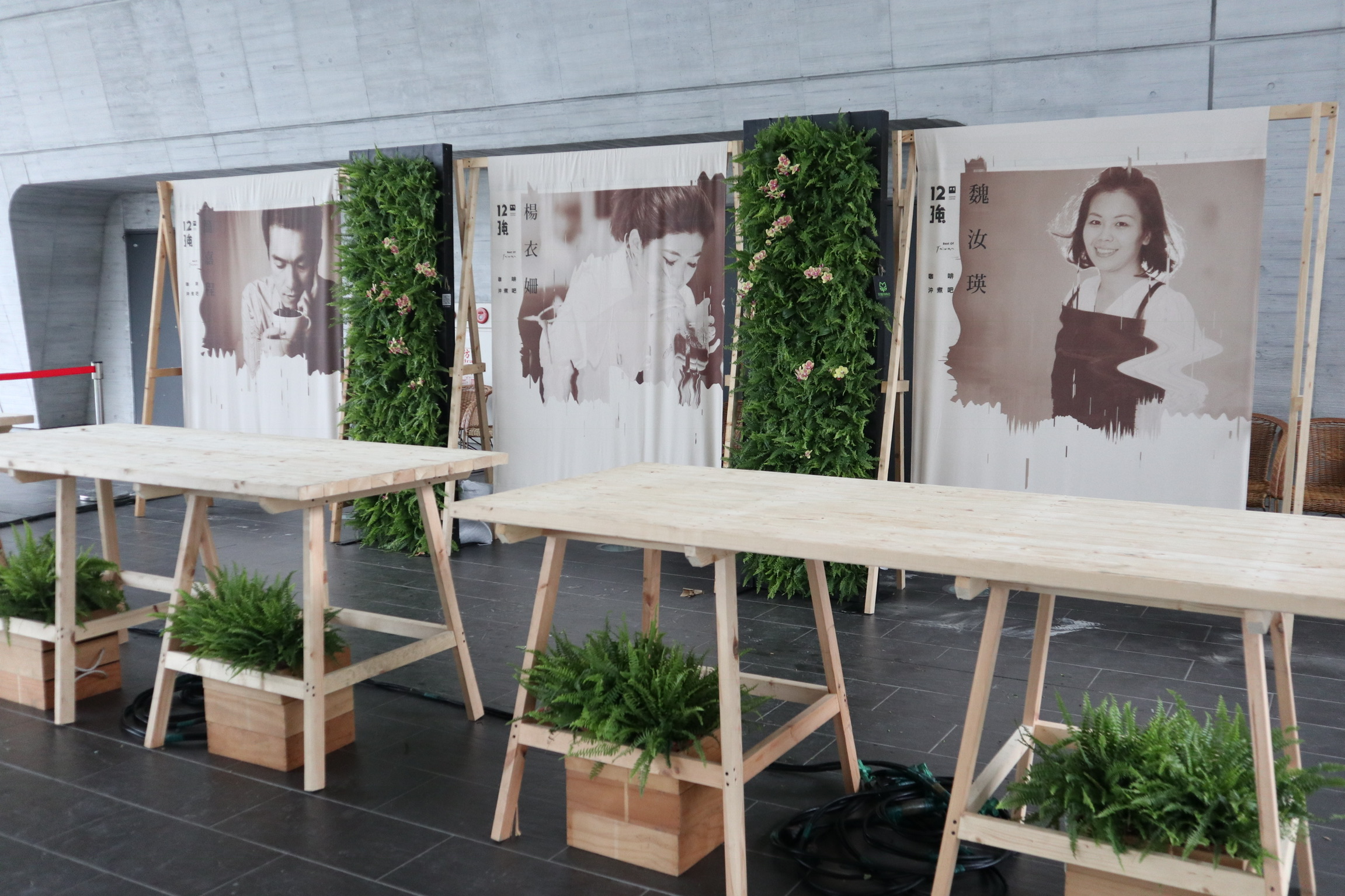 展示桌與直立植栽牆